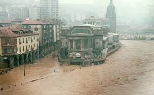 Mercado de la Ribera Bilbao Inundaciones 1983 02.jpg