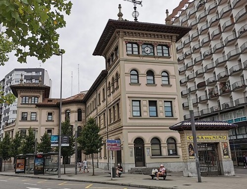 Instituto_de_Puericultura_(La_Gota_Leche),_Gijón.jpg