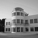 Torre de control y oficinas aerodromo.jpg