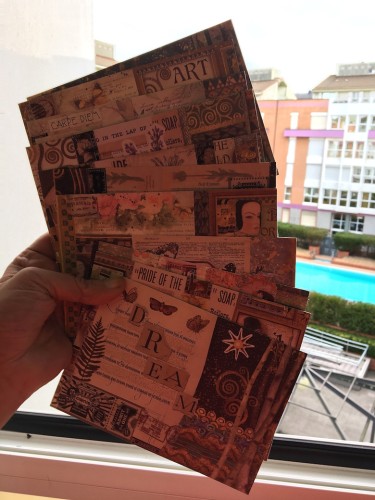 2026_02 Retu Klimt Serie global Postales Orgullo postal_red.jpg