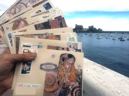 2026_02 Retu Klimt Serie global Sobres Orgullo postal_red.jpg