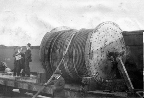 AAunloading_submarine_cableok.jpg