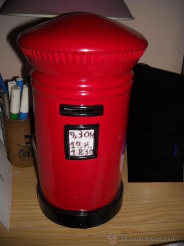 .HUCHA DE BARRO BUZON DE CORREOS MEDIDA 25X12.jpg