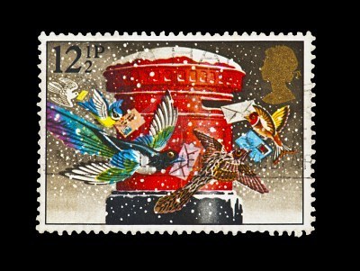 8652891-royaume-uni-circa-1900-39-s-vintage-timbre-d-39-oiseaux-qui-volent-autour-d-39-une-boite-postale-a-n.jpg