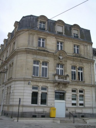 Le Mans (Francia). Fachada con buzón. 2008-08.jpg