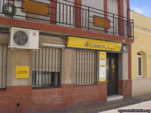 Talavera la Real. Fachada con buzón.jpg