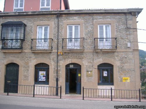 Salas. Fachada con buzón.jpg