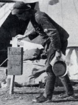 MELILLA MARRUECOS 1922. LA VIDA DE CAMPAÑA. BUZÓN HOJA DE REVISTA det.jpg