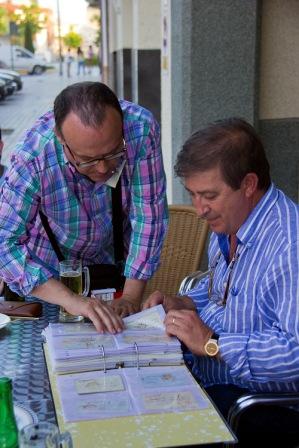 Los profesionales desplumando al &quot;pollo&quot;.