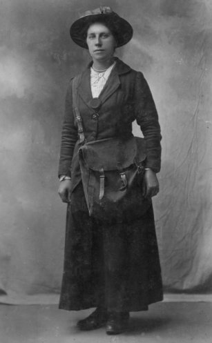 Postwoman04.jpg