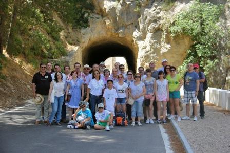 Foto de familia cerca de la Cueva del Agua