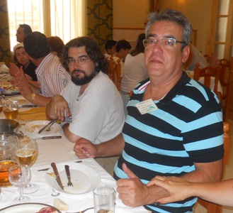x Eduardo (en primer plano) y Mario (arluck).jpg