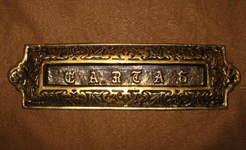 .ANTIGUO Y GRAN BUZON DE BRONCE PARA CARTAS Ok.jpg