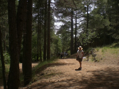 Una guapa moza ceutí, de vuelta de la Cascada de La Presilla.