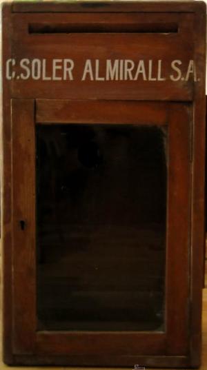 .Buzón de madera antiguo  C . Soler Almirall S. A. Ok.jpg