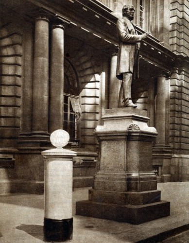Statue of Rowland Hill and Blue Air Mail Post Box, London, 1933.jpg