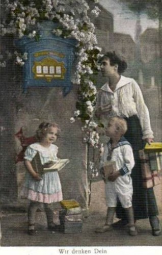 93522,Kinder Mutter Briefkasten Uniform Matrose Seemann.jpg Ok.jpg