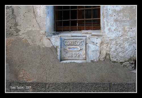 fachada del Ayuntamiento de Fonz, una preciosa villa de Huesca, del año 1892.jpg