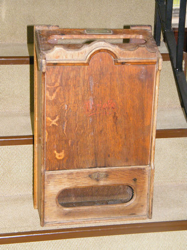 Alter Briefkasten aus Holz um 1920-1940 Original mit Aufschrift und Glas.jpg