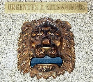 buzon cabeza de leon copia.jpg