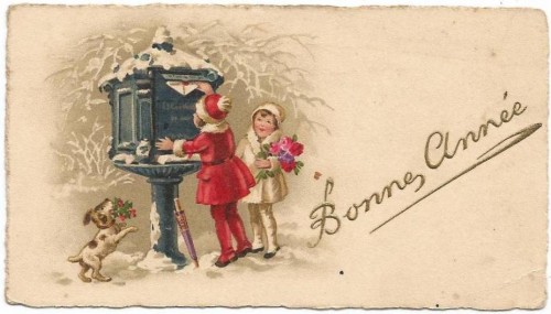 CP FORMAT MIGNONNETTE - FILLETTES - BOITE AUX LETTRES - CHIOT AVEC FLEURS - BONNE ANNEE - VOEUX POUR ANNEE 1935. Ok.jpg