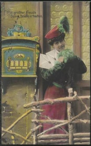 CPA Mit grösster Freude Deine Briefe erhalten, Frau steht mit Briefen in der Hand vor dem Briefkasten Ok.jpg