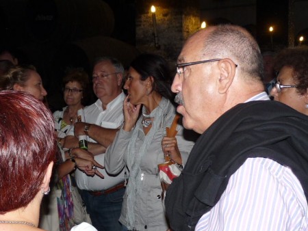 Gabi, consumado enólogo, explica los pormenores de la manzanilla