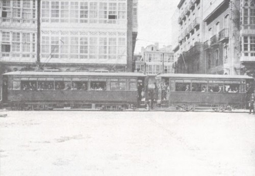 Tranvía Sada. 03. La Coruña. Saliendo de Puerta Real.jpg