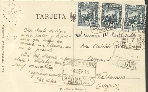 Esta postal certificada es muy curiosa como se observa y así lo dice en el texto llevaba una llave cosida y la marca de tránsito por Madrid