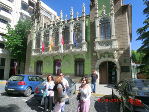 Museo de la Cuchillería, cuya fachada es el motivo del gomígrafo de la Convención.