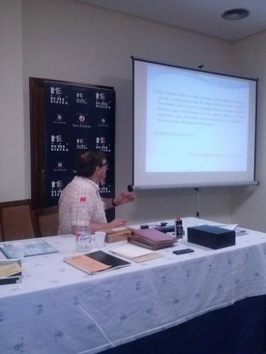 Julio P durante su charla...