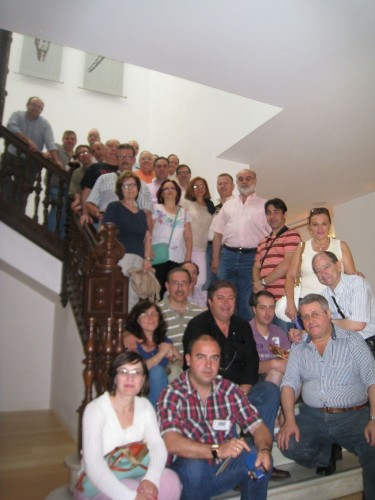 IMG_2489. Foto de familia. Escalera. Vertical. Baja.jpg