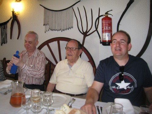 IMG_2522. Chinchilla. Comida. Tres  eran tres 1. Baja.jpg