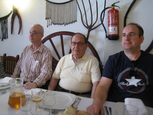 IMG_2523. Chinchilla. Comida. Tres eran tres 2. Baja.jpg