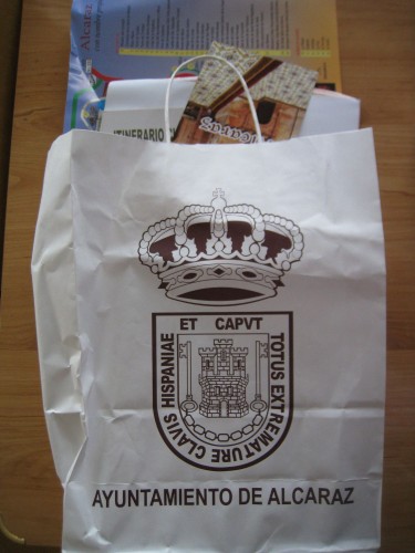 IMG_2550. Alcaraz. Bolsa con folletos. Baja.jpg