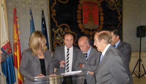 Alicante. 2013. Juvenia 2013. Recepción bandera. 2013-05-07. Foto 7.jpg