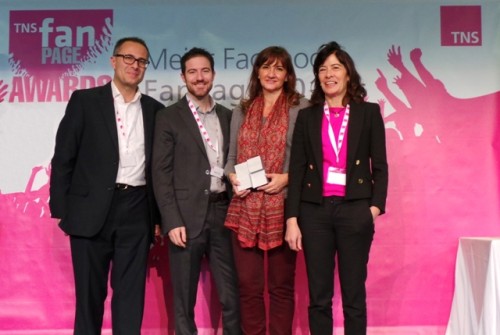 2013-11-22. Equipo_Redes_Sociales_CORREOS_con_premio.jpg