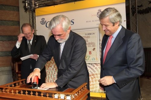 2014-01-03. III Centenario de la RAE. Presentación. 16-01-2014. Foto 3. Matasellado_del_secretario.jpg