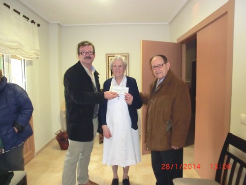 17-Entrega cheque2.JPG