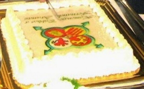 Foto Homenaje Aranaz con hijo y tarta det.jpg
