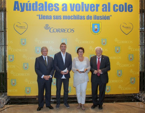 2014_09_08_NP_CORREOS_recoge_material_escolar_para_Mensajeros_de_la_Paz_en_toda_Espaýa. Imagen. Baja.jpg