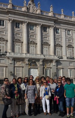 XConvenciónAfinet Apas frente al Palacio Real 1 ok.jpg
