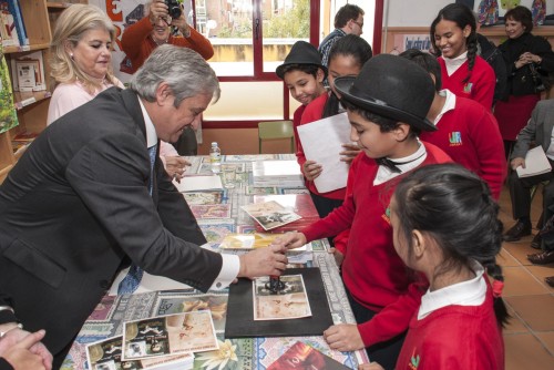 2014-11-12. NP Sello Lectura-100 años Platero y Yo. Imagen. Baja.jpg