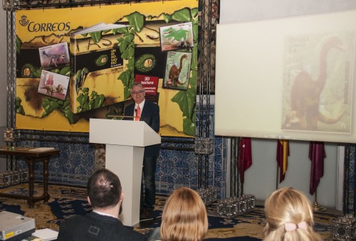 2015-05-07. NP Feria Nacional del Sello Dinosaurios. Imagen 1. Baja.jpg