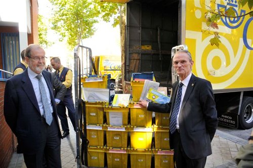 2015-09-21. NP_CORREOS_recoge_material_escolar_para_Mensajeros_de_la_Paz_en_toda_Espaýa. Imagen.jpg