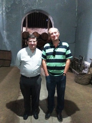 DOS BODEGUEROS.jpg
