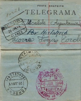 BLANES (Gerona) telegrama certificado circulado de Blanes por Hostalrich a Fogars de Tordera, con tránsitos al dorso  y franquicia decapitada del Cuerpo de Telégrafos, Estación de Blanes 1944