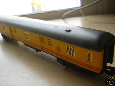 IBERTREN FURGÓN CORREOS AMARILLO.jpg