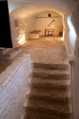 Cueva-de-Medrano-2.jpg
