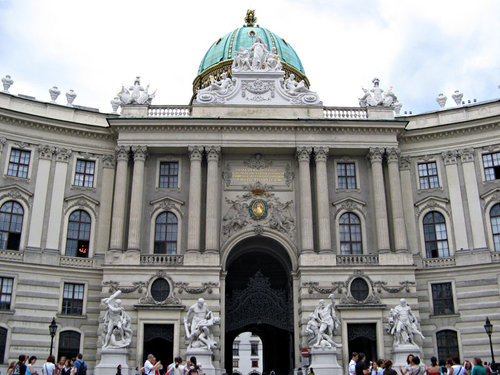Viena_Palacio_Imperial_(Hofburg)_Escuela_equitacion.jpg